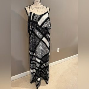 Motherhood Maternity black and white maxi size LP